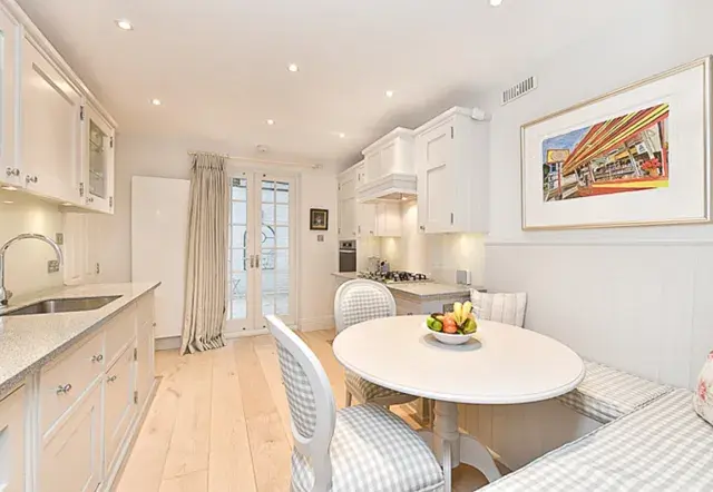 Abingdon Road, holiday apartment in Kensington, London