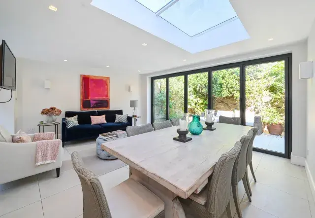 Parkgate Road, holiday apartment in Battersea, London