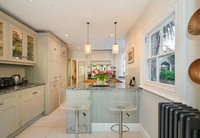 Parkgate Road, holiday apartment in Battersea, London
