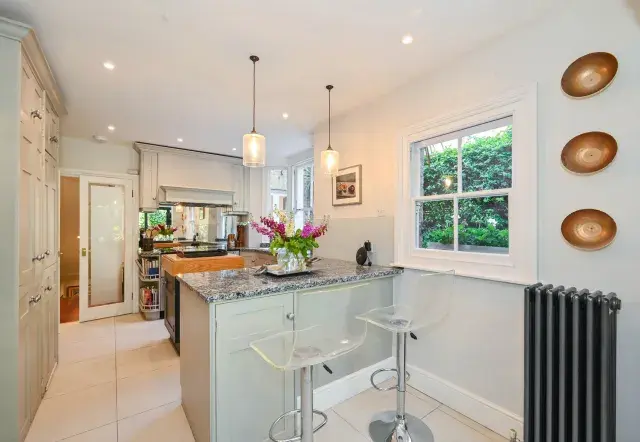 Parkgate Road, holiday apartment in Battersea, London