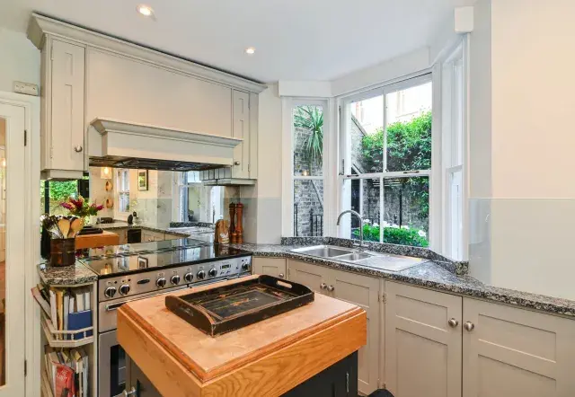 Parkgate Road, holiday apartment in Battersea, London