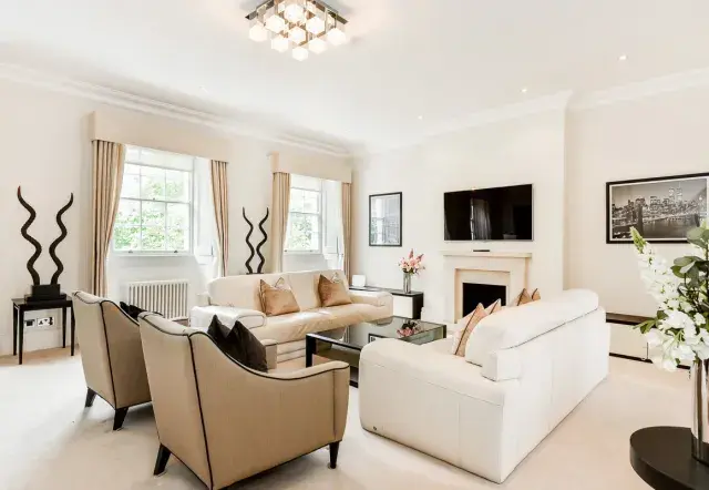Lowndes Square, holiday apartment in Knightsbridge, London