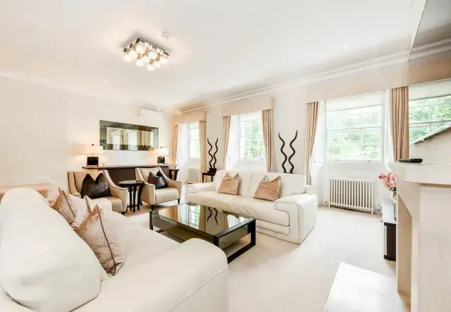 Lowndes Square, holiday apartment in Knightsbridge, London