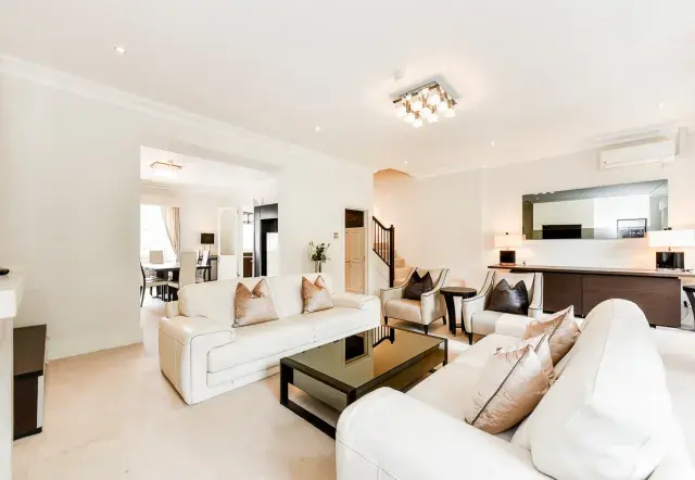 Lowndes Square, holiday apartment in Knightsbridge, London