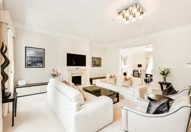 Lowndes Square, holiday apartment in Knightsbridge, London