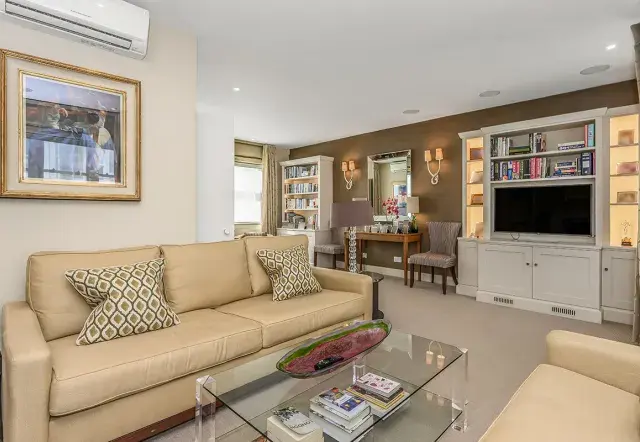 Campden Hill Gardens II, holiday home in Kensington, London