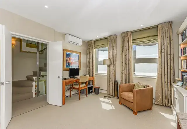 Campden Hill Gardens II, holiday home in Kensington, London