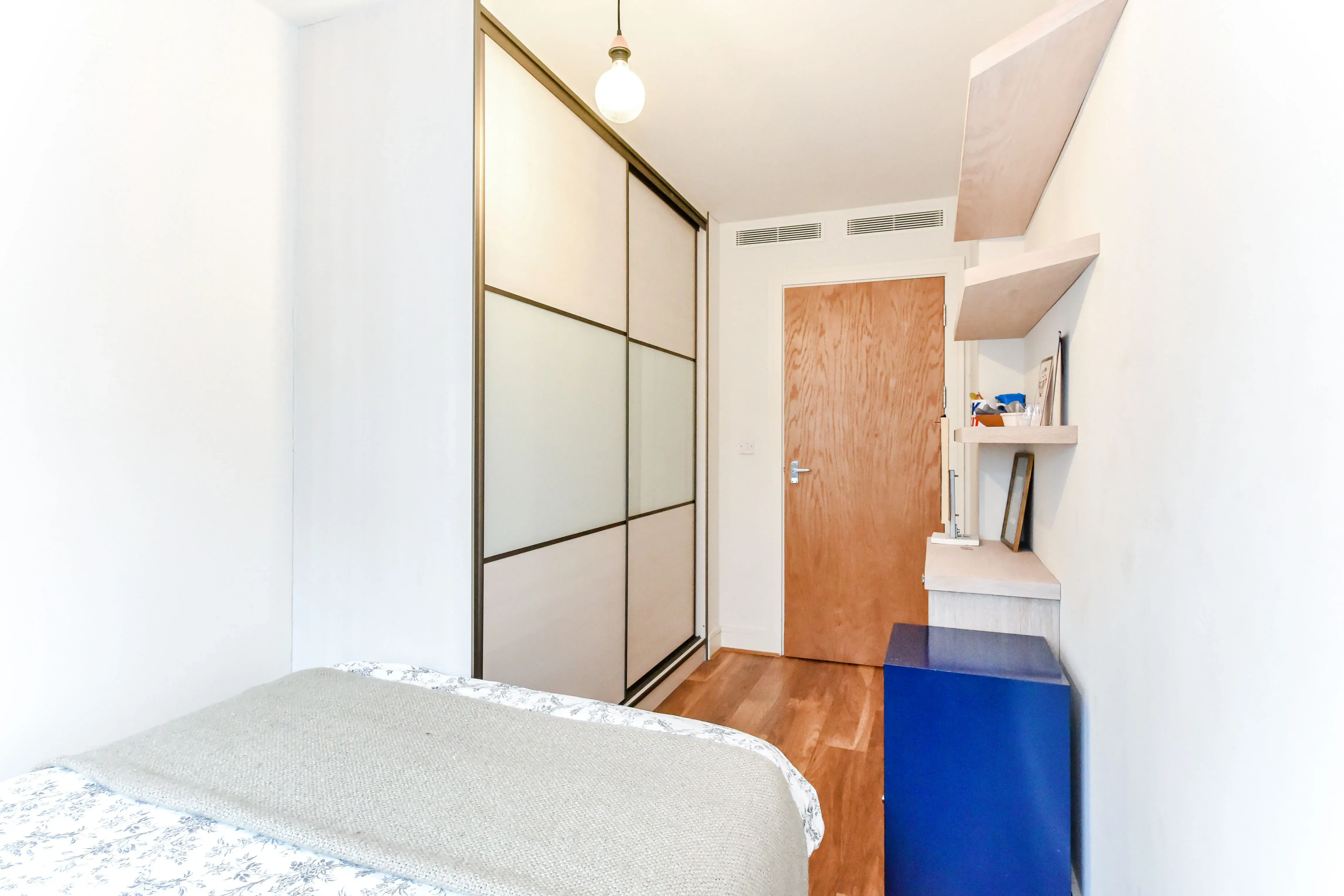 Chelsea Bridge Wharf, holiday apartment in Battersea, London