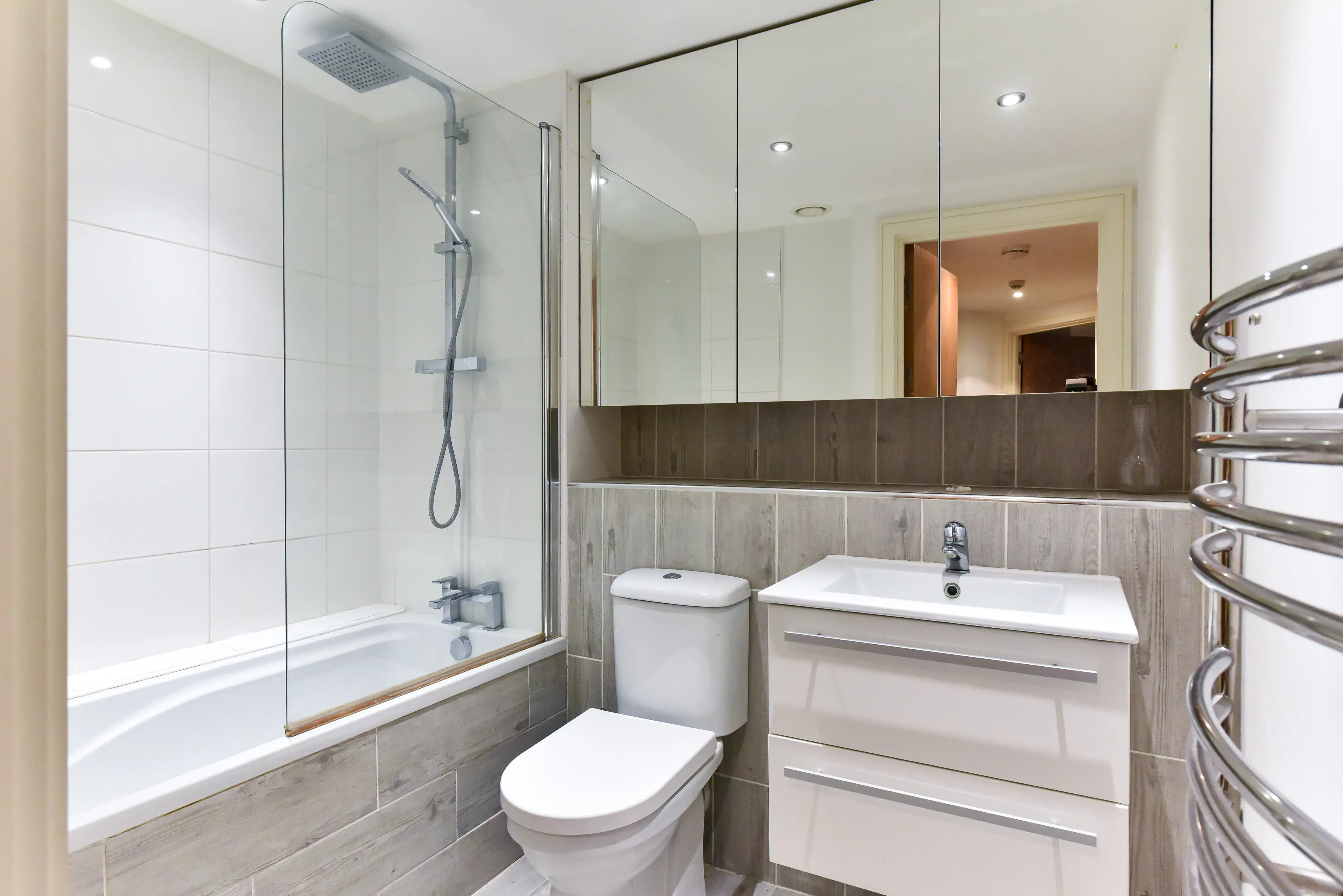 Chelsea Bridge Wharf, holiday apartment in Battersea, London