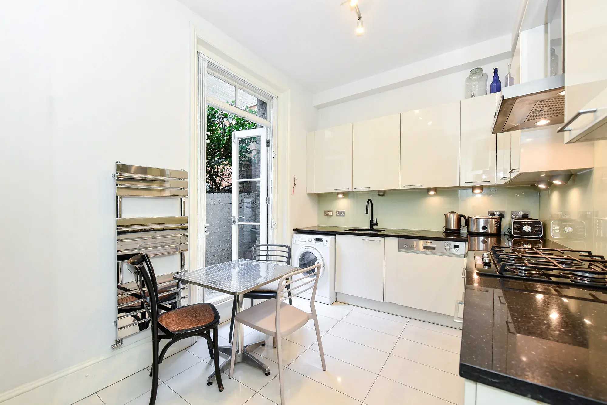 Abingdon Road II, holiday apartment in Kensington, London