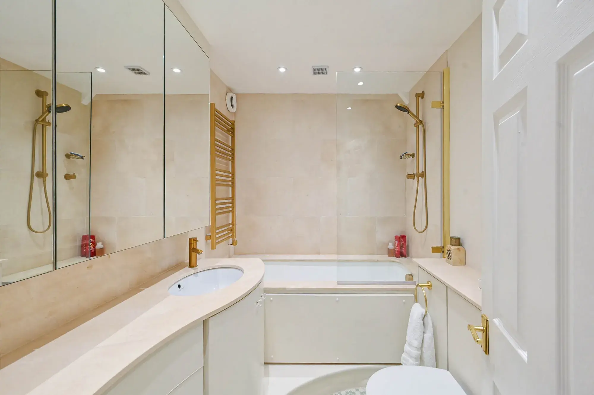 Parkgate Road, holiday apartment in Battersea, London