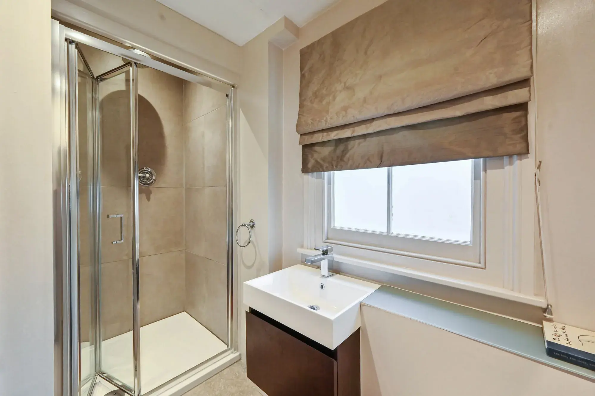 Parkgate Road, holiday apartment in Battersea, London