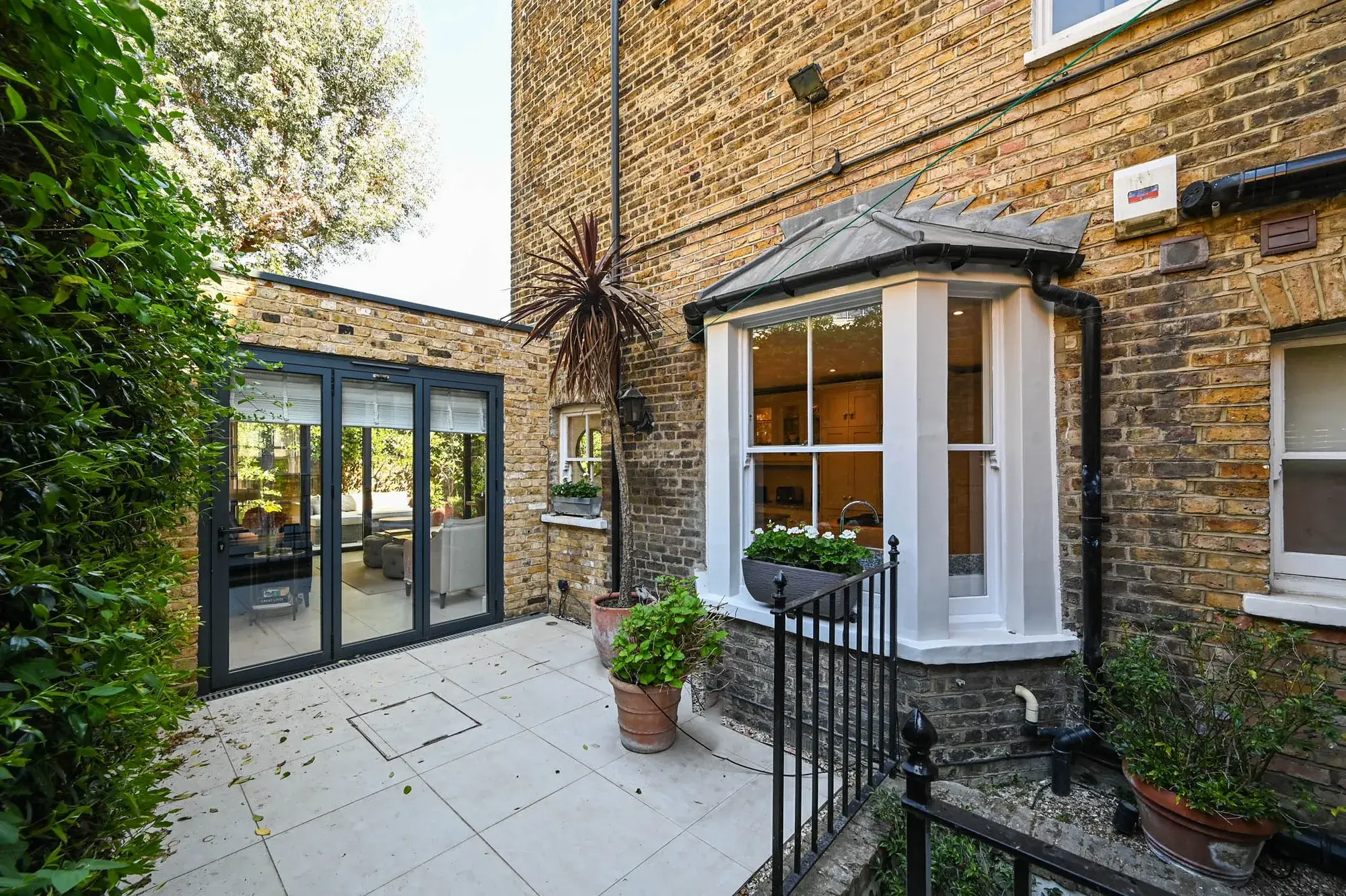 Parkgate Road, holiday apartment in Battersea, London