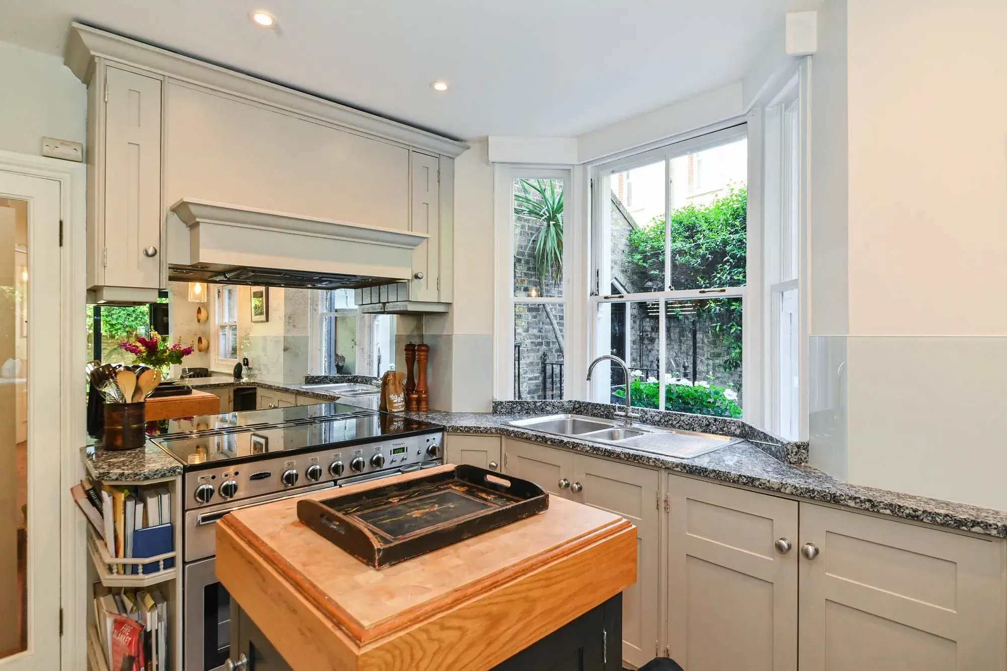 Parkgate Road, holiday apartment in Battersea, London