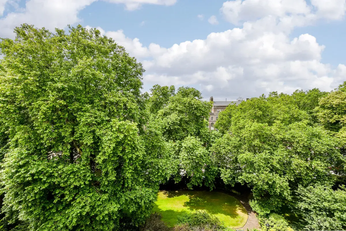 Lowndes Square, holiday apartment in Knightsbridge, London