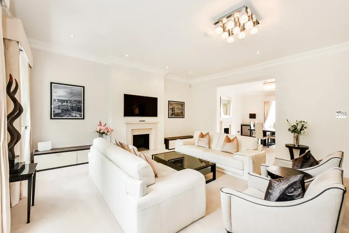 Lowndes Square, holiday apartment in Knightsbridge, London