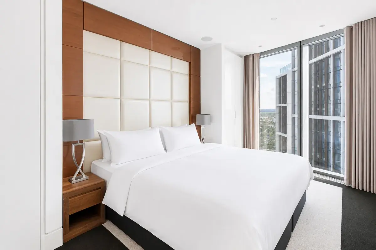 St George Wharf , holiday apartment in Area, London