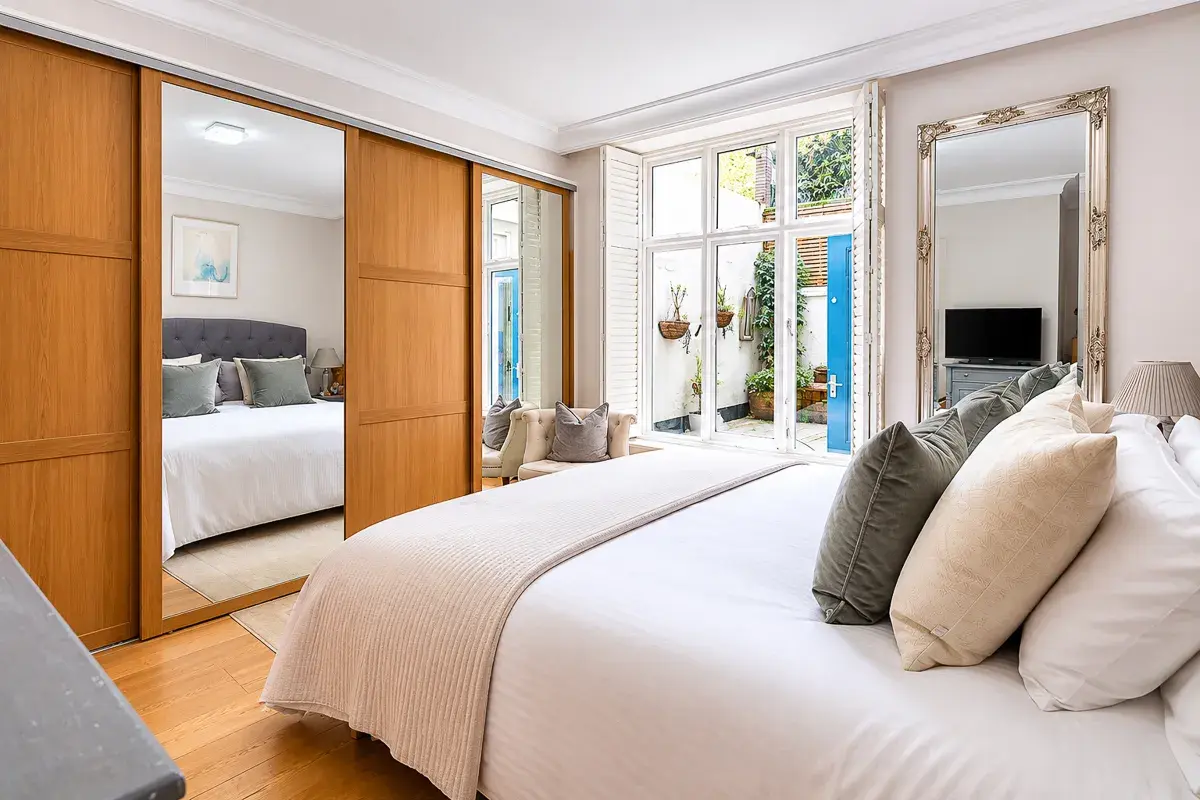 Nevern Square, holiday apartment in Earls Court, London
