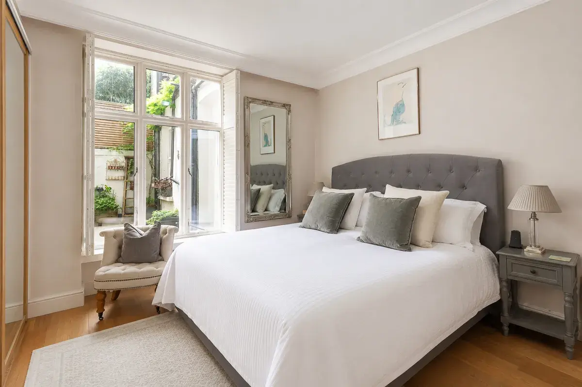 Nevern Square, holiday apartment in Earls Court, London