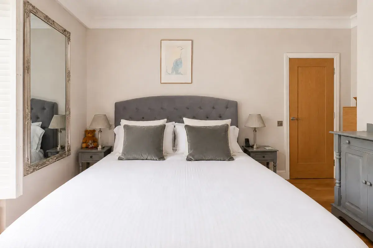 Nevern Square, holiday apartment in Earls Court, London