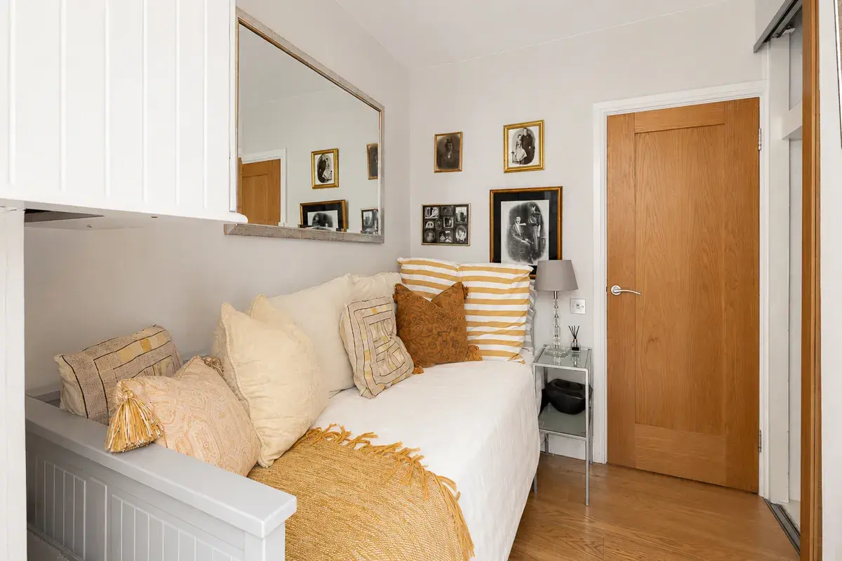 Nevern Square, holiday apartment in Earls Court, London