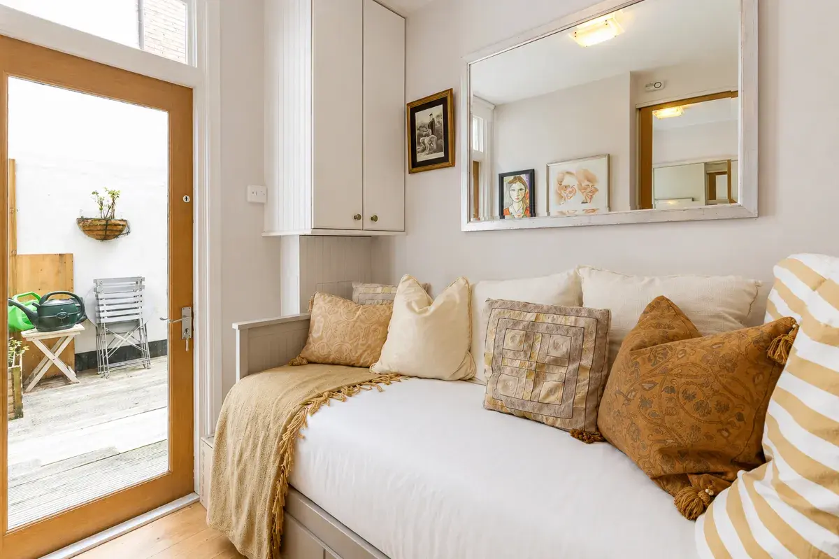 Nevern Square, holiday apartment in Earls Court, London