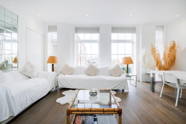 The Lanterns, holiday apartment in Battersea, London