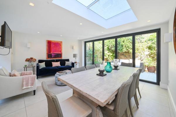 Parkgate Road, holiday apartment in Battersea, London