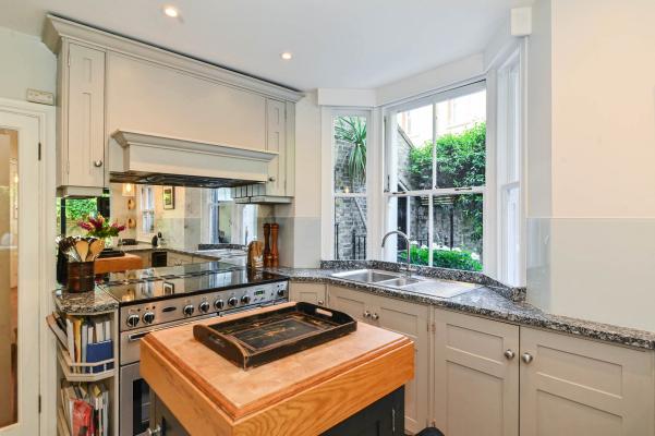 Parkgate Road, holiday apartment in Battersea, London
