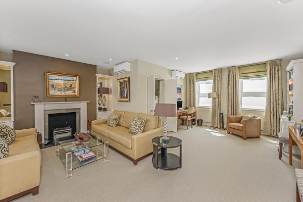 Campden Hill Gardens II, holiday home in Kensington, London