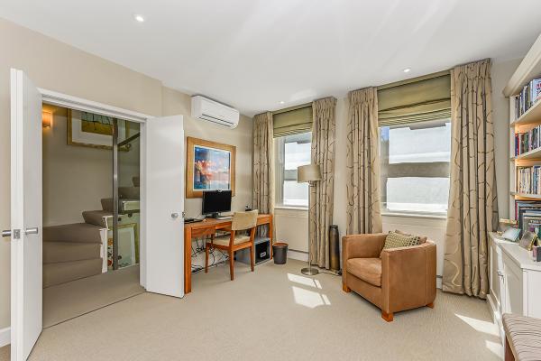 Campden Hill Gardens II, holiday home in Kensington, London
