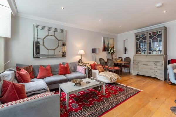Nevern Square, holiday apartment in Earls Court, London