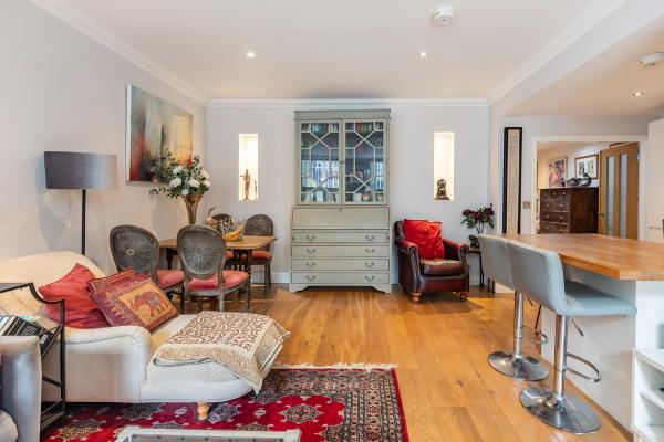Nevern Square, holiday apartment in Earls Court, London