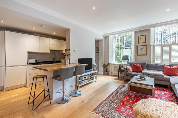 Nevern Square, holiday apartment in Earls Court, London